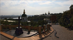 tolmargarita 
Киево-Печерская Лавра. Дорога к пещерам 
2012-09-07 10:39:01