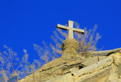 jarek 
Cross over the gate of Orthodox monastery in Nikozi 
2012-09-11 19:36:17