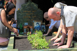 jarek 
On the grave of gerond Gabriel, St. Nino monastery 
2012-09-18 21:52:09