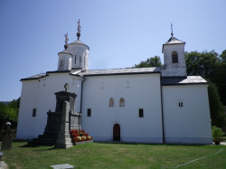Diyana 
храм "Рождество Богородично", манастир Чокешина 
2012-09-26 09:13:48