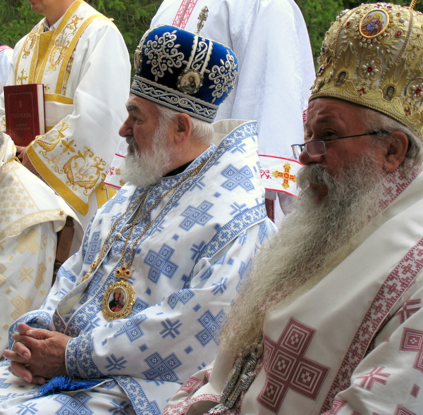 Vladika osječko-poljski i baranjski Lukijan i vladika bihaćko-petrovački Hrizostom