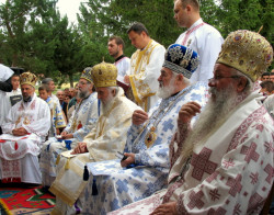 Miladin Šuškal 
Patrijarh srbski Irinej ,ep. Lukijan, ep.Vasilije ,ep. Hrizostom ,ep. Grigorije 
2012-10-05 22:27:51