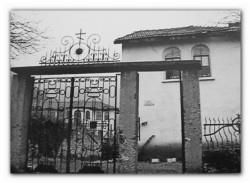 sepia 
...a few years ago 
2012-10-07 22:04:59