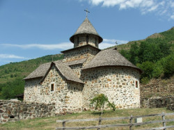 m.stefanovic 
Манастир Увац - поглед са југоистока 
99 
2012-10-08 08:31:27