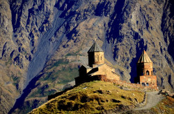 Lechu 
Gergeti in majestic surroundings 
177 
2012-10-13 10:43:56
