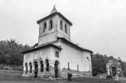 calugaru 
Manastirea Baia de Arama - Mehedinti - 2012 
2012-10-15 21:06:22