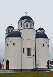 Nesko 
Храм Св.Кирила и Методија у насељу Телеп,Нови Сад 
2012-10-19 02:38:27