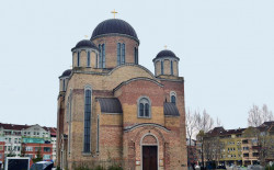 Nesko 
Храм Св.Саве Србског у Новом Саду 
2012-10-19 02:42:16