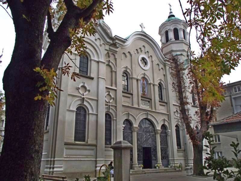 храм "Свети Николай Мирликийски и Свети цар Борис"  