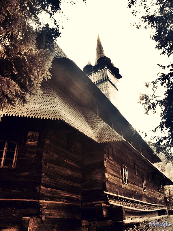 O bisericuta veche pe undeva prin Maramures