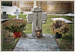 bozur 
Гроб у Високим Дечанима 
2012-11-23 21:59:46