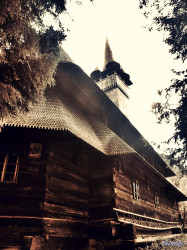 Teodora_Clau 
O bisericuta veche pe undeva prin Maramures 
2012-11-26 11:57:47