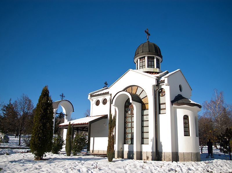 Училищен храм "Св. Въведение Богородично" (2000 г.)