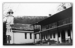 sepia 
...a few years ago    
2012-12-05 19:34:38