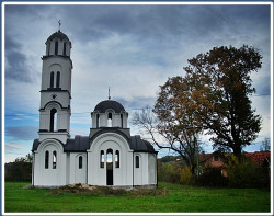 bozur 
Црква у изградњи на путу Дервента - Модрича  
2012-12-24 10:56:23