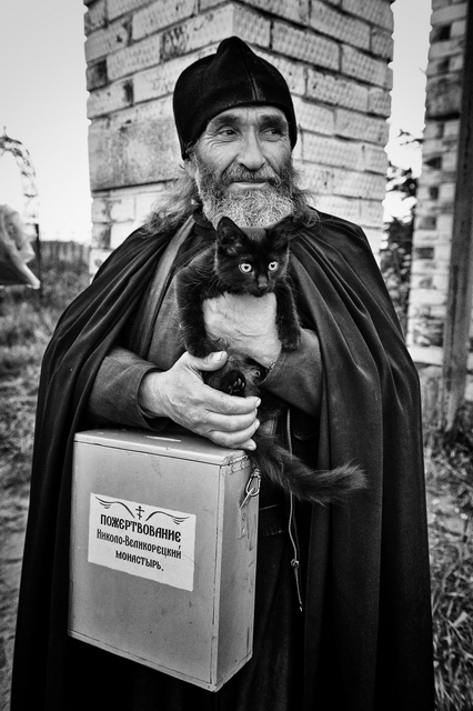Монах Пётр и чёрный кот.