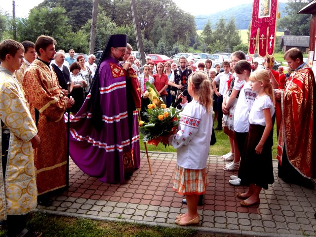 Welcoming Bishop Paisius to Hanczowa