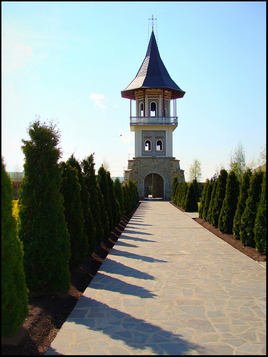 Mănăstirea Cămârzani - turnul clopotniţă