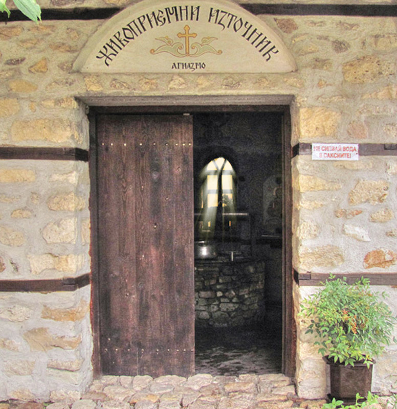 Агиазмо, храм Свето Уеспение Богородично, Кърджали