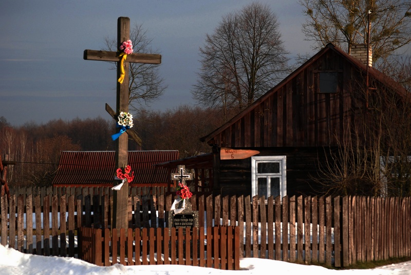 Krzyże we wsi Wiluki w Puszczy Białowieskiej