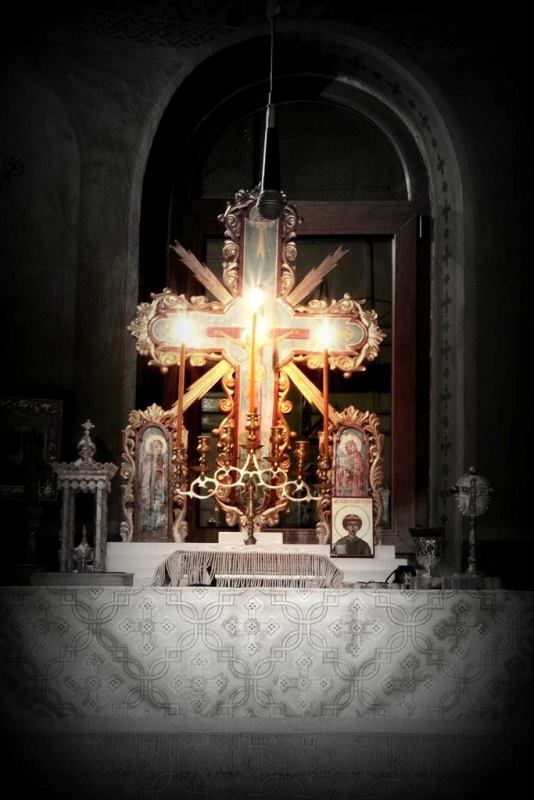 Crucea din Sfantul Altar - Biserica parohiei Poienita, Protopopiatul Pascani, Iasi
