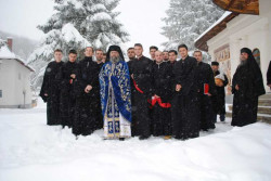 FlorinArt 
Corul Axis Manastirea Sihastria Voronei 
2013-01-08 13:13:47