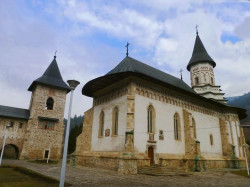 cristiangeorge 
Mănăstirea Bistriţa - Neamţ (1): Biserica şi turnul clopotniţă 
2013-01-08 20:53:49