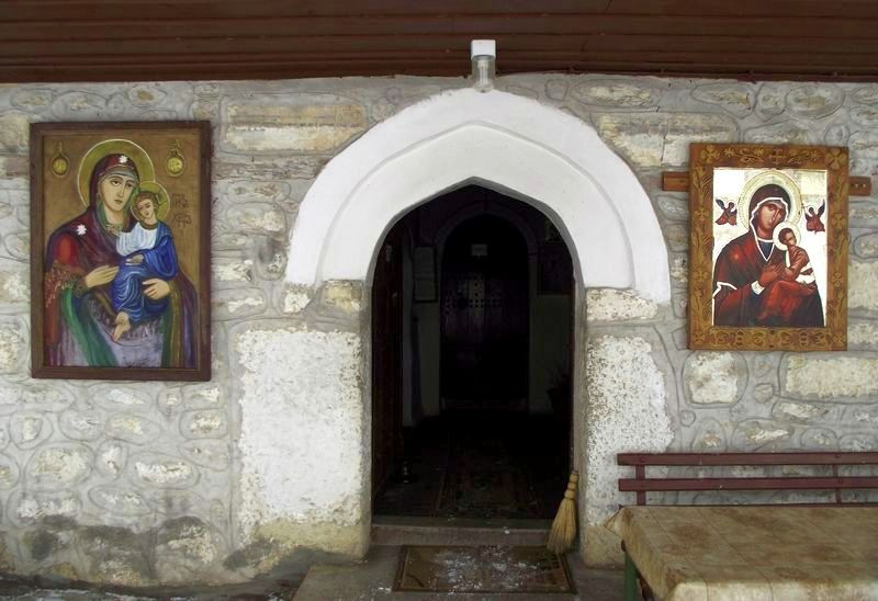 входа на храм "Св. Богородица", Арбанашки манастир