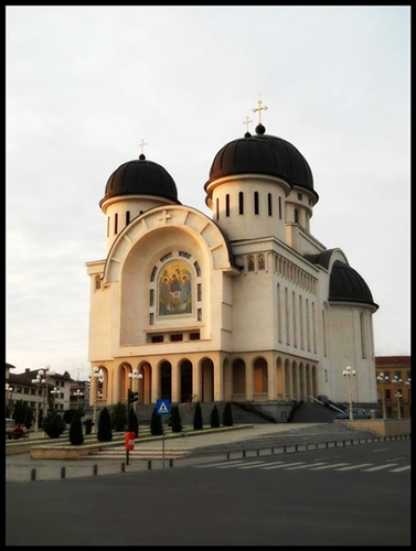 Catedrala *Sfanta Treime* Arad