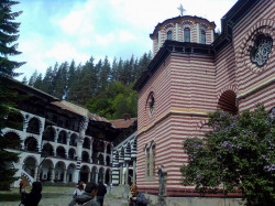 Juliana 
Манастирски двор // Monastery courtyard 
2013-02-05 10:59:01