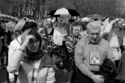 SergeyValiev 
Люди. Молебен 22.04.2012 
2013-02-22 12:51:24