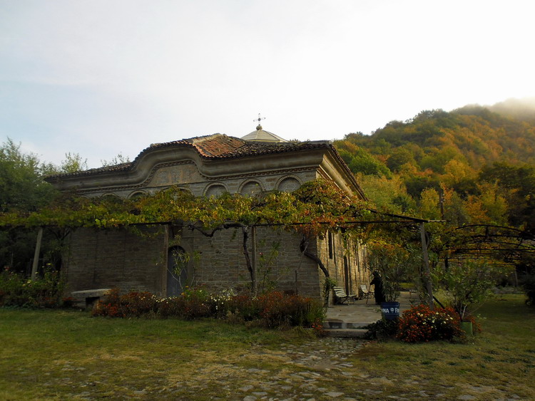 Утро в манастира            Morning in the monastery
