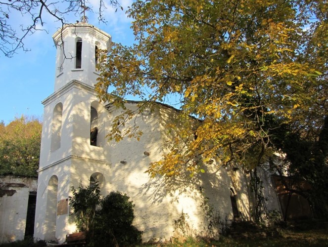 храм "Св. Параскева" в село Лещен