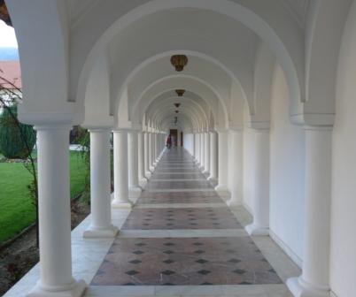 Alb manastiresc