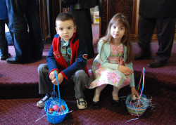 MikaV 
Children and  Easter's eggs 
2013-03-07 03:32:44