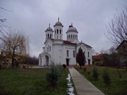 Nikolay_BG 
храм "Света Троица" - град Нови Искър 
2013-03-17 20:04:28