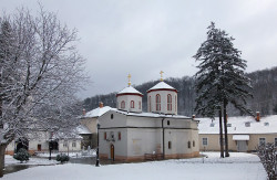 gabriel77 
Mănăstirea Racovița 
2013-03-18 10:13:11