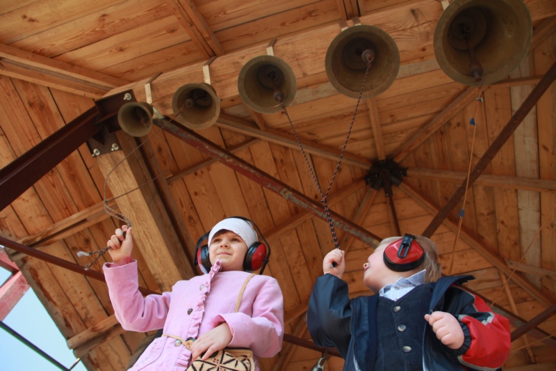 Young bell-ringers in Zwierki convent