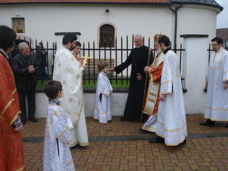 Episkop osječkopoljski i baranjski, Njegovo Preosveštenstvo Gospodin Lukijan služio je Svetu arhijer