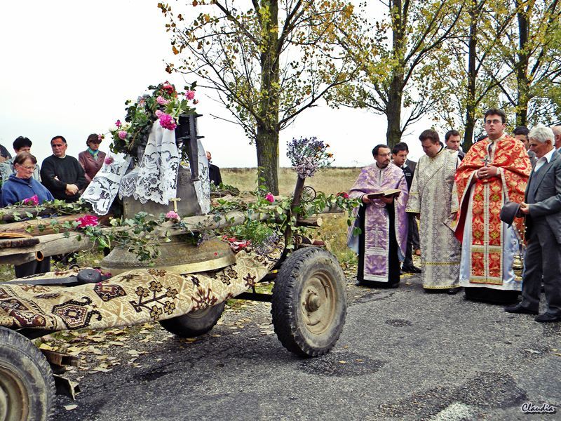 Sfintirea clopotului Bisericii din sat