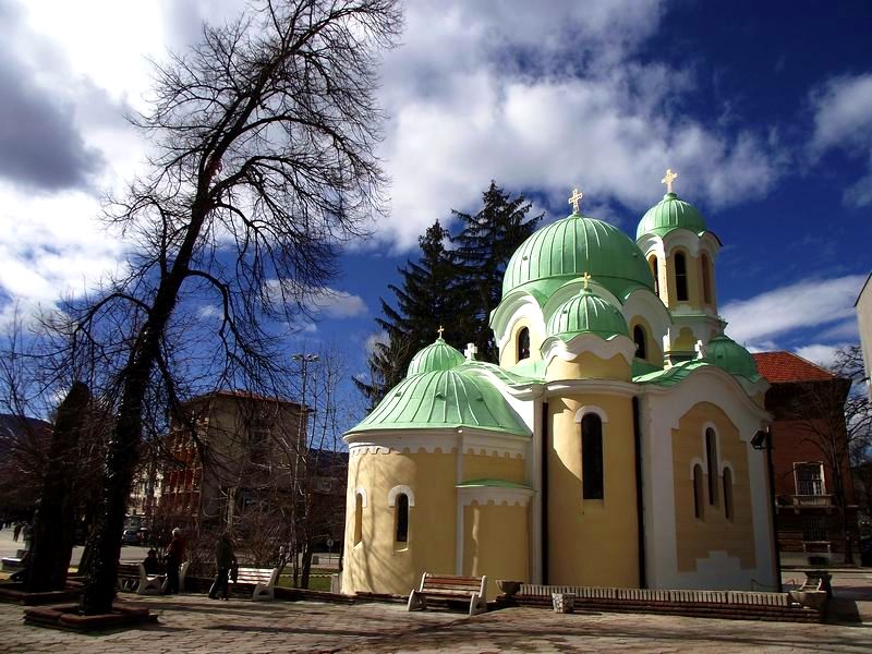 храм "Свети Йоан Рилски"  - Перник
