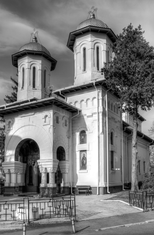 Biserica Maica Precista (Pitesti)