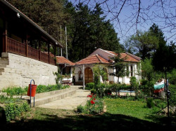 Nikolay_BG 
манастир "Св. пророк Илия" - село Чинтулово, обл. Сливен    
2013-04-26 13:24:04