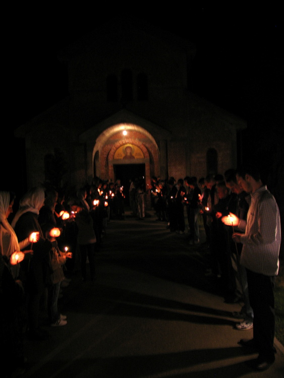 +++ HRISTOS VOSKRESE+++