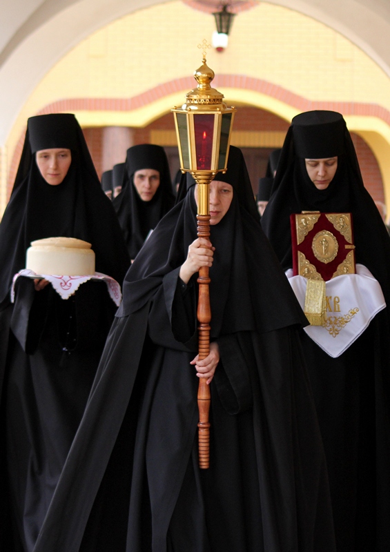 Paschal procession in Zwierki monastery - people...