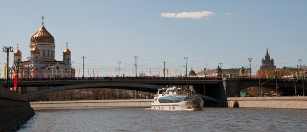 По Москва-реке к Храму Христа Спасителя