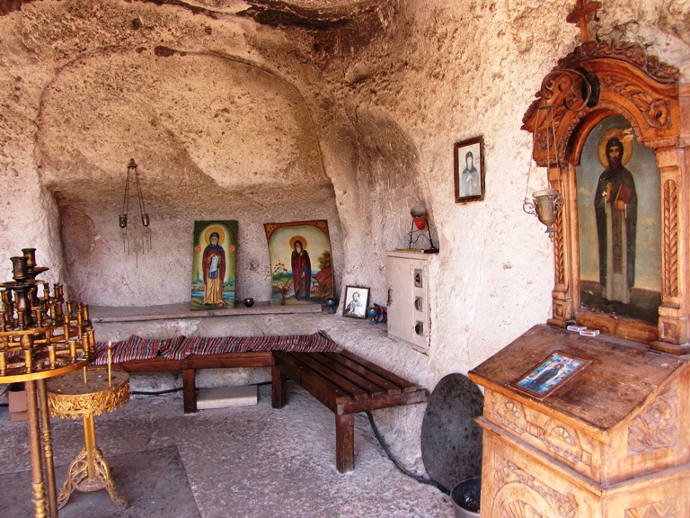 Скален манастир "Св. Димитър Басарбовски" край с. Басарбово, Русенско