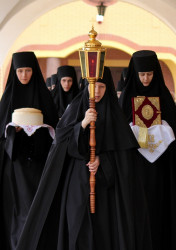 jarek1 
Paschal procession in Zwierki monastery - people... 
2013-05-10 13:41:22