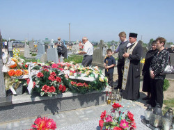 szolucha.w 
Na cmentarzu 
2013-05-15 17:30:08
