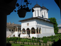 cristiangeorge 
Biserica mănăstirii Aninoasa 
2013-05-23 22:27:31